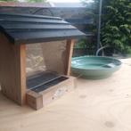Voeder huisje met waterbak vogels, Dieren en Toebehoren, Vogels | Toebehoren, Ophalen, Zo goed als nieuw, Eten en Drinken