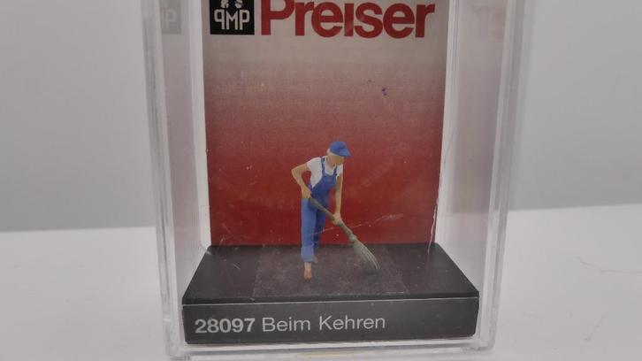 F58) Preiser figuur H0 Straat veger ovp 28097, Hobby en Vrije tijd, Modeltreinen | H0, Nieuw, Overige typen, Gelijkstroom of Wisselstroom