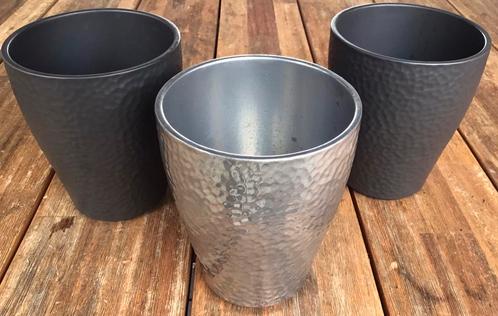 3 KERAMISCHE BLOEMPOTTEN: 2 X ANTRACIET  EN 1 X ZILVER, Tuin en Terras, Bloempotten, Zo goed als nieuw, Aardewerk, Binnen, Minder dan 40 cm