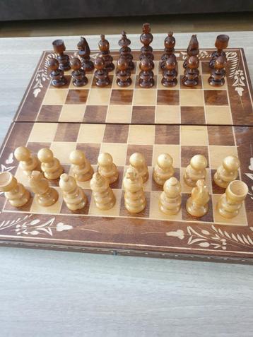 Zeldzaam handgemaakt Roemeens schaak- en backgammonspel beschikbaar voor biedingen