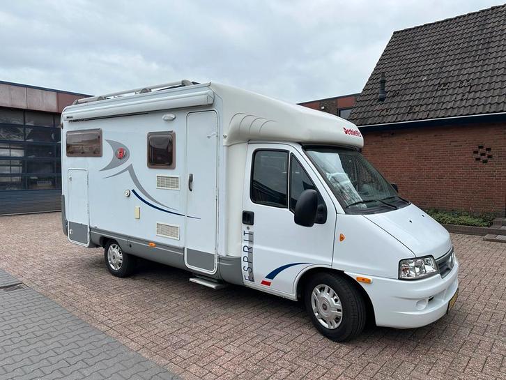 Dethleffs Camper 2003 - Zonnepaneel & Trekhaak, Caravans en Kamperen, Campers, Bedrijf, tot en met 3, Half-integraal, Dethleffs