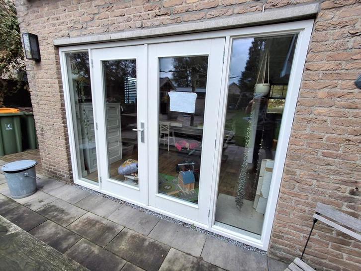 Pui met dubbele openslaande terrasdeuren, Doe-het-zelf en Verbouw, Kozijnen en Schuifpuien, Zo goed als nieuw, Deurkozijn, Hout