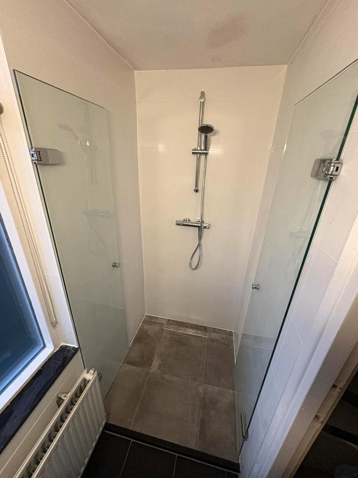 Loodgieter gezocht– snel geholpen bij storing of renovatie, Huis en Inrichting, Badkamer | Complete badkamers, Zo goed als nieuw