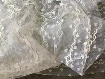 Mooie lap tule parelmoer kant 1 meter bij 1m25 nu € 4,95 beschikbaar voor biedingen
