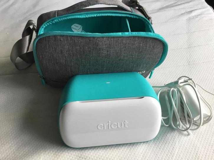 Cricut Joy Snijmachine met Tas - Zo Goed Als Nieuw, Hobby en Vrije tijd, Borduren en Borduurmachines, Zo goed als nieuw, Borduurmachine