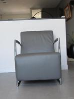 Grijs leren fauteuil, Huis en Inrichting, Fauteuils, Ophalen, 75 tot 100 cm, Zo goed als nieuw, Metaal