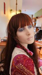 Vintage etalagepop, elegant met pruik, Ophalen