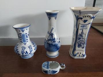 Diverse delfs blauw vazen en klompje / asbak beschikbaar voor biedingen