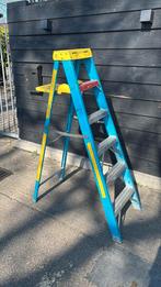 Altrex trap 5 treden en plateau, Doe-het-zelf en Verbouw, Ladders en Trappen, Ophalen, Zo goed als nieuw, Minder dan 2 meter