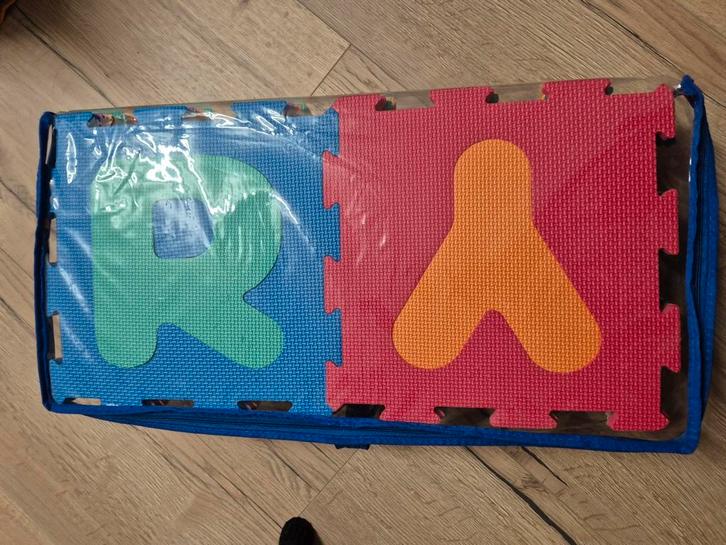 Foammat vloerpuzzel letters A-Z, Kinderen en Baby's, Speelgoed | Speelkleden, Zo goed als nieuw, Ophalen of Verzenden