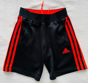 ADIDAS Korte Broek Maat 140 Zwart Als nieuw beschikbaar voor biedingen