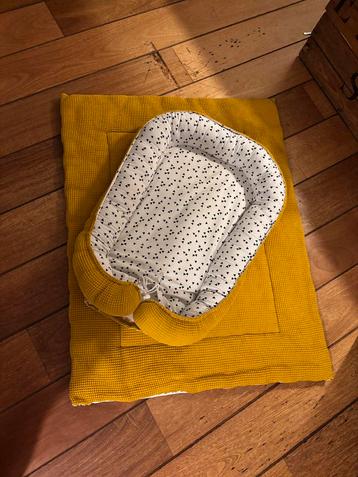 Boxkleed en nestje geel/okergeel en wit/zwart patroon beschikbaar voor biedingen