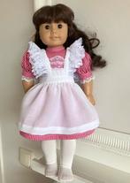 Tweedelig setje: Samantha’s verjaardag jurk en schort, Verzamelen, Poppen, Ophalen of Verzenden, Nieuw, Kleertjes