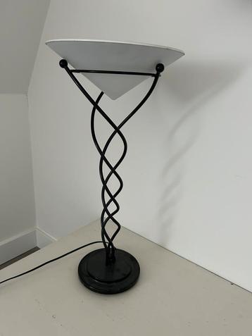 Design lamp beschikbaar voor biedingen