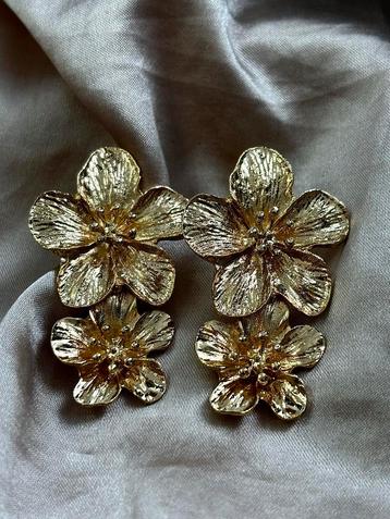 Bloem Oorbellen goud beschikbaar voor biedingen