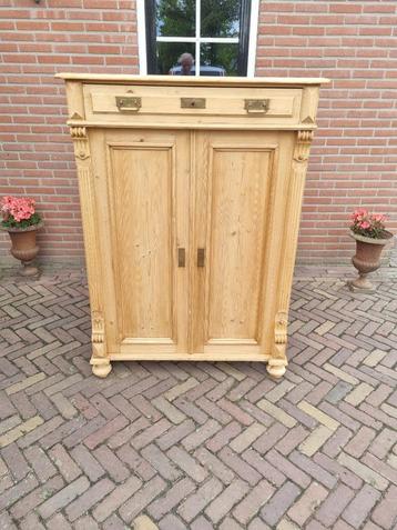 Prachtige Antieke Grenen Vertico Meiden Kast  beschikbaar voor biedingen