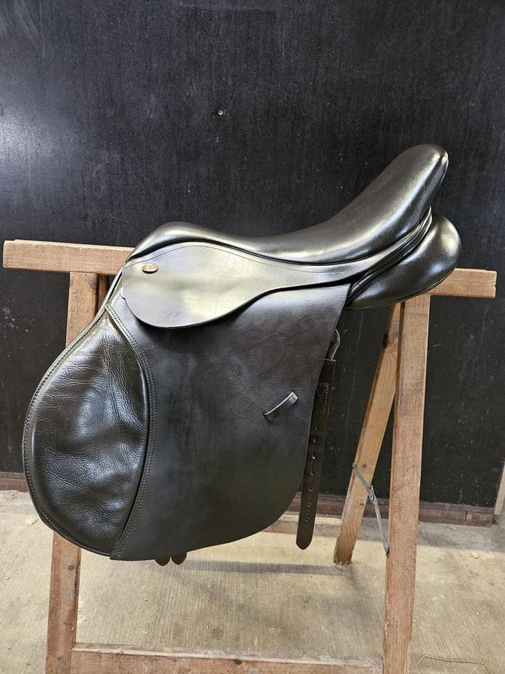 Bruin springzadel te koop, Dieren en Toebehoren, Paarden en Pony's | Zadels, Gebruikt, Springen, Ophalen of Verzenden