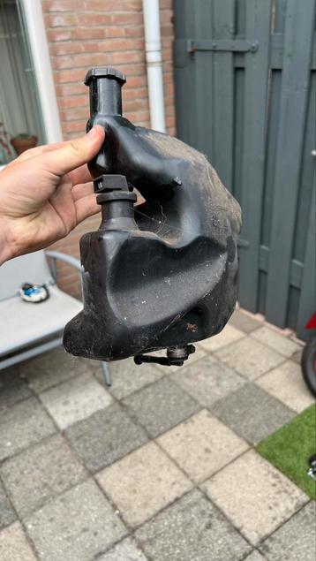 Zip 2t olie tank beschikbaar voor biedingen