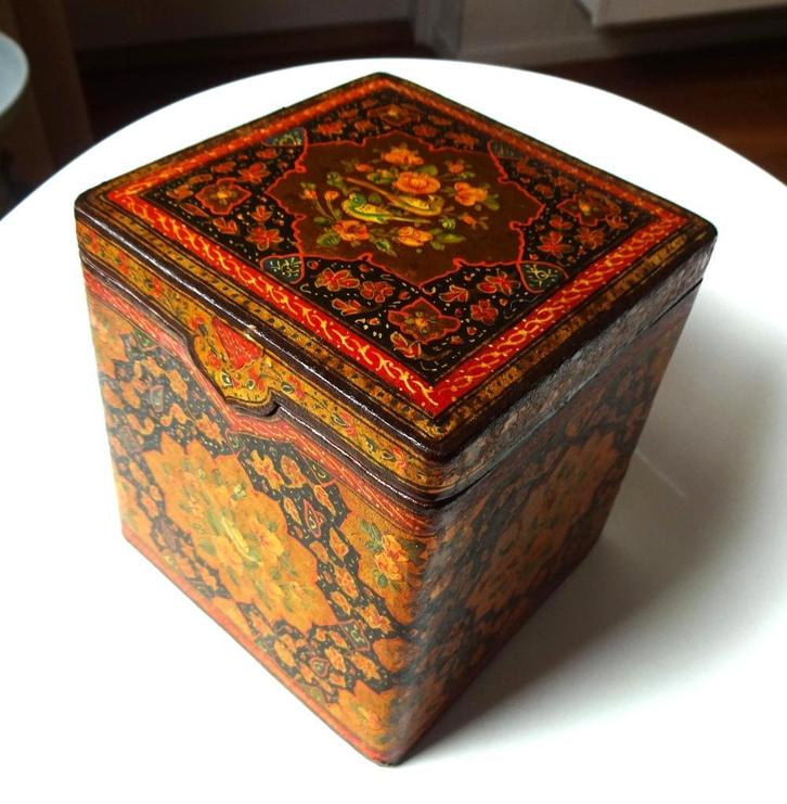 Antiek Perzisch Qajar papier maché + lakwerk doosje: floraal, Antiek en Kunst, Antiek | Overige Antiek, Ophalen of Verzenden