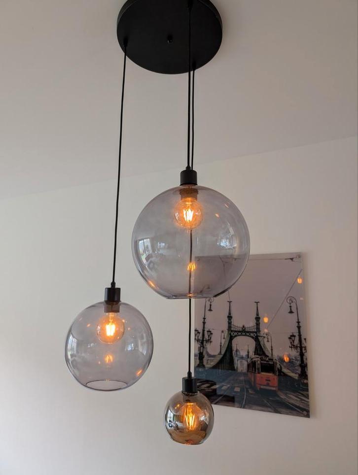 Hanglamp met 3 glazen bollen, Huis en Inrichting, Lampen | Hanglampen, Zo goed als nieuw, 50 tot 75 cm, Glas, Metaal, Ophalen