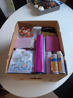 Grote knutseldoos vol materialen om 3D  kaarten te maken, Ophalen of Verzenden, Gebruikt, Materiaal