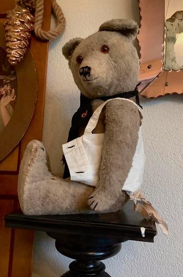 Antieke beer grote voeten , lange gebogen armen teddybeer beschikbaar voor biedingen