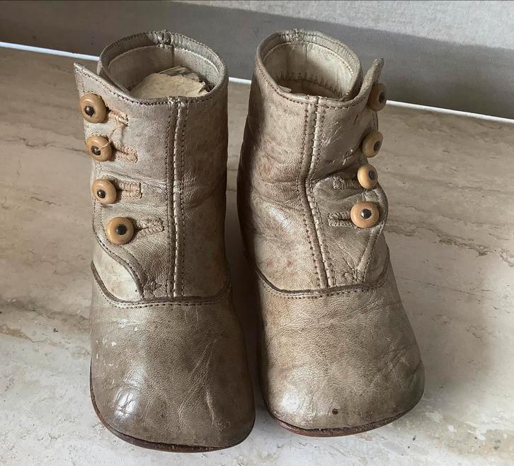 Antieke knoopschoentjes baby kind benen knoopjes zeldzaam !, Antiek en Kunst, Antiek | Kleding en Accessoires, Ophalen of Verzenden