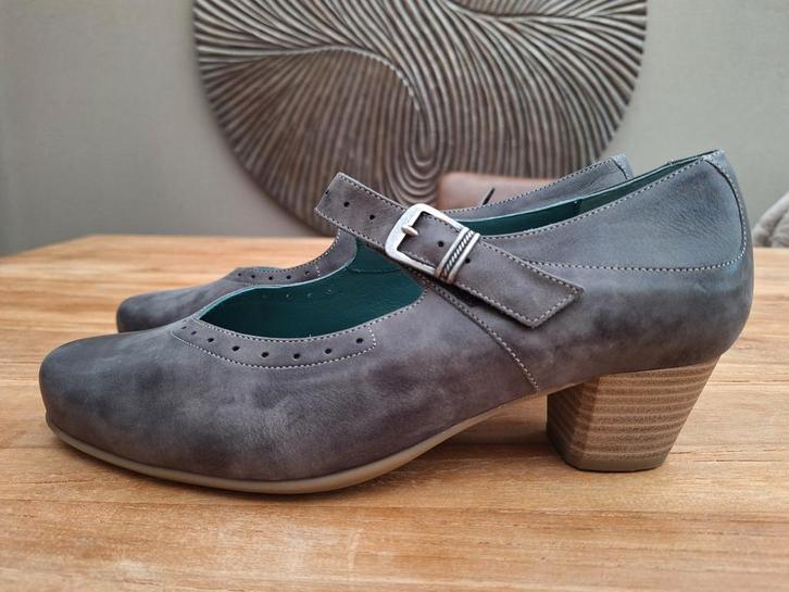 Nieuwstaat! Hele fijne sandaaltjes Durea, 40.5, Kleding | Dames, Schoenen, Zo goed als nieuw, Sandalen of Muiltjes, Beige, Ophalen of Verzenden