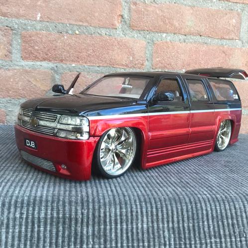 1:18 JADA CHEVROLET SUBURBAN DUB CITY, Hobby en Vrije tijd, Modelauto's | 1:18, Zo goed als nieuw, Auto, Ophalen of Verzenden