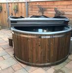 Hottub houtgestookt hot tub korting voorraad demo, Tuin en Terras, Bubbelbaden en Hottubs, Ophalen, Zo goed als nieuw, Trap, Vast