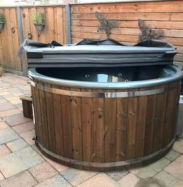 Hottub houtgestookt hot tub korting voorraad demo beschikbaar voor biedingen