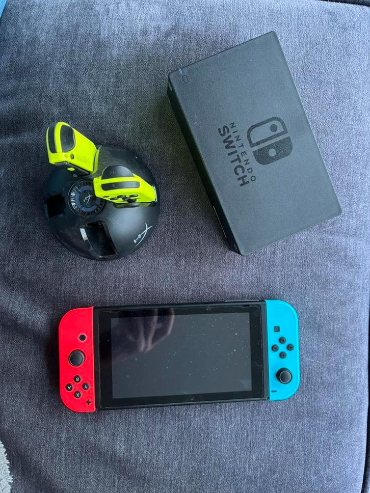 Nintendo Switch + extra joycons, Spelcomputers en Games, Spelcomputers | Nintendo Switch, Zo goed als nieuw, Switch Original, Met 3 controllers of meer