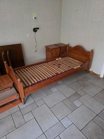 Grenen Slaapkamer Set: Bed, Nachtkastjes & Linnenkast beschikbaar voor biedingen