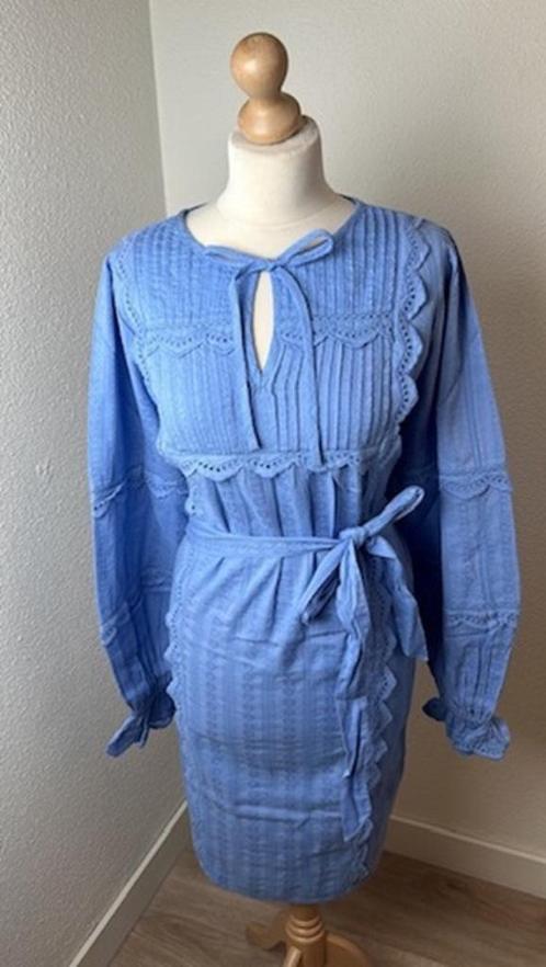 Fabienne Chapot maat 42 NIEUWE jeanine dress broderie, Kleding | Dames, Jurken, Nieuw, Maat 42/44 (L), Blauw, Onder de knie, Ophalen of Verzenden