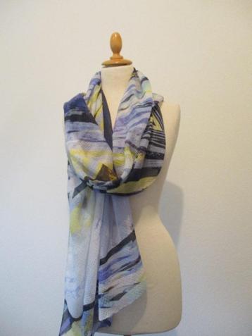 Marccain, zuiver zijden sjaal beschikbaar voor biedingen