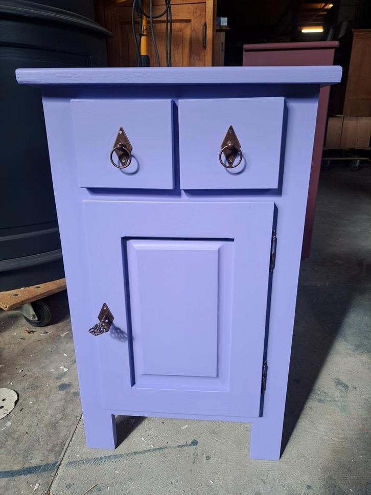 Paars ladekastje/nacht kastje, Huis en Inrichting, Kasten | Ladekasten, Zo goed als nieuw, Minder dan 100 cm, Minder dan 50 cm