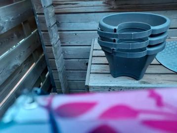 Regenpijp bloembakje beschikbaar voor biedingen