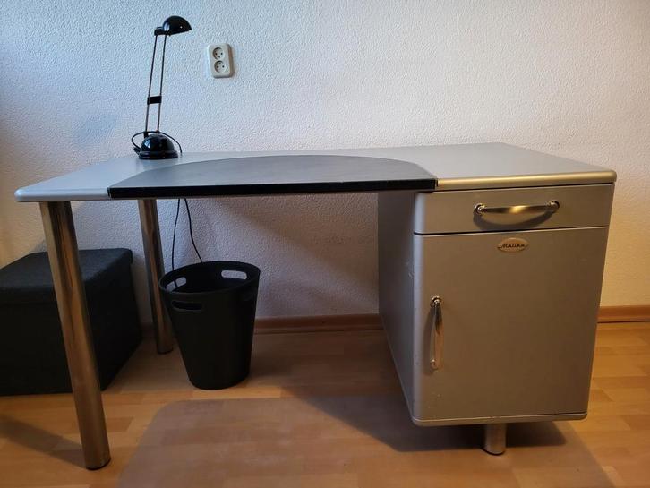 Houten tienerbureau kleur grijs., Huis en Inrichting, Bureaus, Gebruikt, Bureau, Ophalen