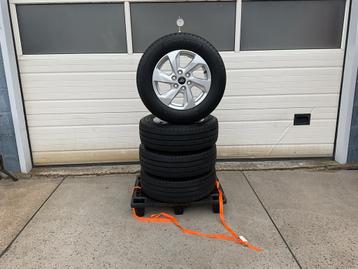 Origineel Nieuw. Ford - Custom  Zomerset.  215 - 65 - 16. beschikbaar voor biedingen