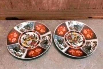2x Imari-porselein borden  beschikbaar voor biedingen