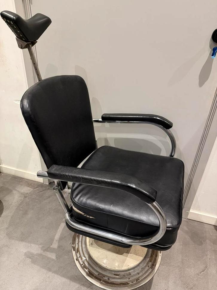 Vintage Kapperstoel - Opknapper!, Huis en Inrichting, Stoelen, Gebruikt, Eén, Metaal, Zwart, Ophalen of Verzenden