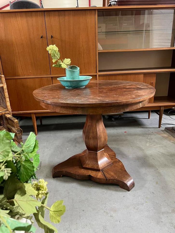 Antieke ronde notenhouten tafel op kolompoot Ø85cm, Antiek en Kunst, Antiek | Meubels | Tafels, Ophalen of Verzenden