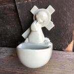 Wijwaterbakje Teco porselein kind met kruis, Antiek en Kunst, Ophalen of Verzenden