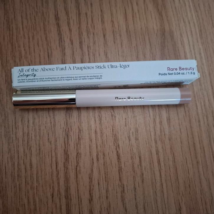 Rare beauty - Weightless eyeshadow stick, Sieraden, Tassen en Uiterlijk, Uiterlijk | Cosmetica en Make-up, Nieuw, Make-up, Ogen