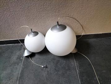 Twee hanglampen  beschikbaar voor biedingen