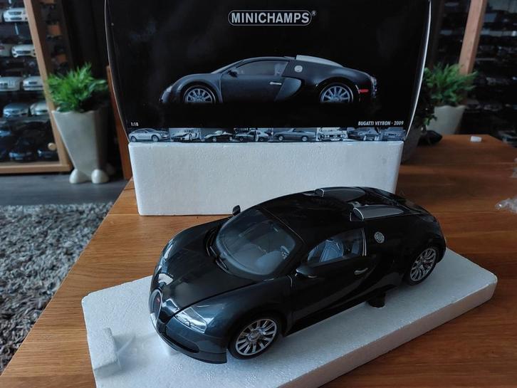 Minichamps 1/18 Bugatti veyron 2009 Zwart/Grijsmetallic, Hobby en Vrije tijd, Modelauto's | 1:18, Zo goed als nieuw, Auto, MiniChamps