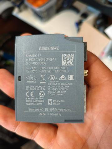 Siemens SIMATIC S7 6ES7 135-6FB00-0BA1 Output Module beschikbaar voor biedingen