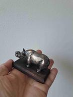 Verzilverde neushoorn van WNF met houten plateau 8x5x5.5cm, Verzamelen, Beelden en Beeldjes, Ophalen of Verzenden, Zo goed als nieuw