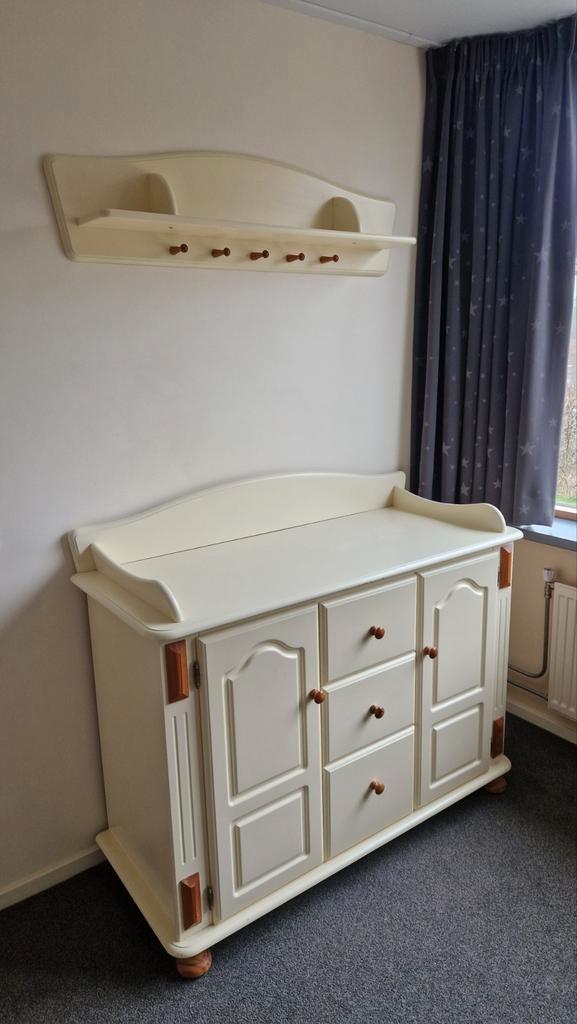 Commode met ledikant en plank, Kinderen en Baby's, Kinderkamer | Complete kinderkamers, Zo goed als nieuw, Jongetje of Meisje