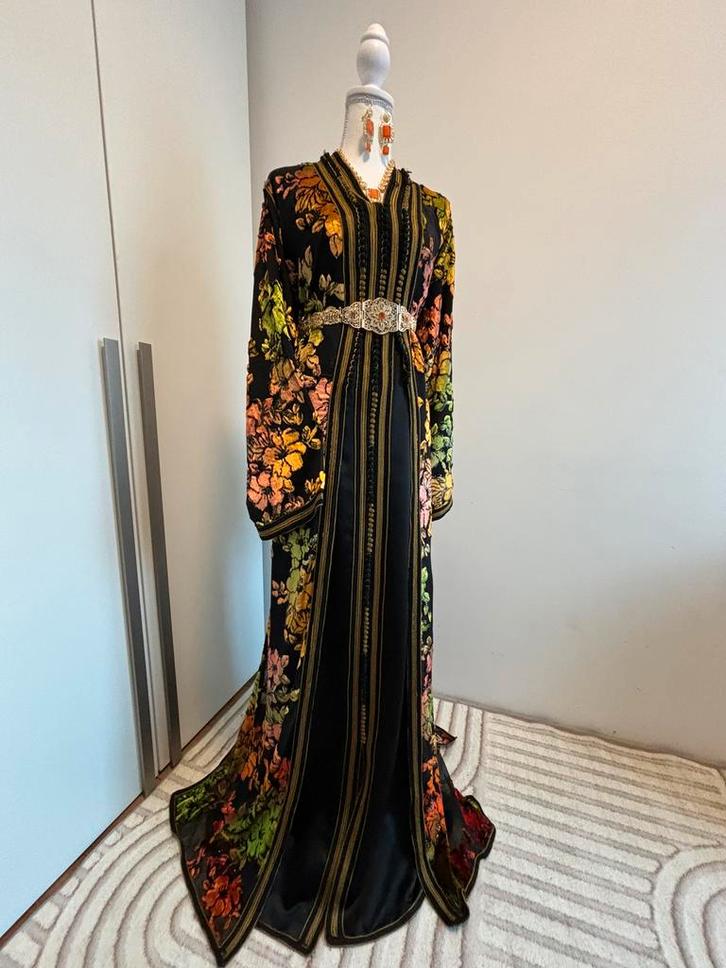 Takchita te HUUR, Kleding | Dames, Gelegenheidskleding, Zo goed als nieuw, Overige typen, Maat 46/48 (XL) of groter, Ophalen